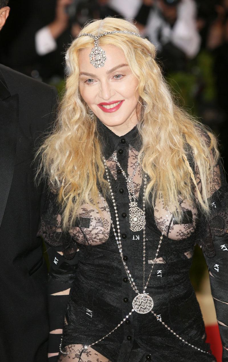 MET Gala 2016 - Madonna mit Bondage-Look MET Gala 2016 Madonna