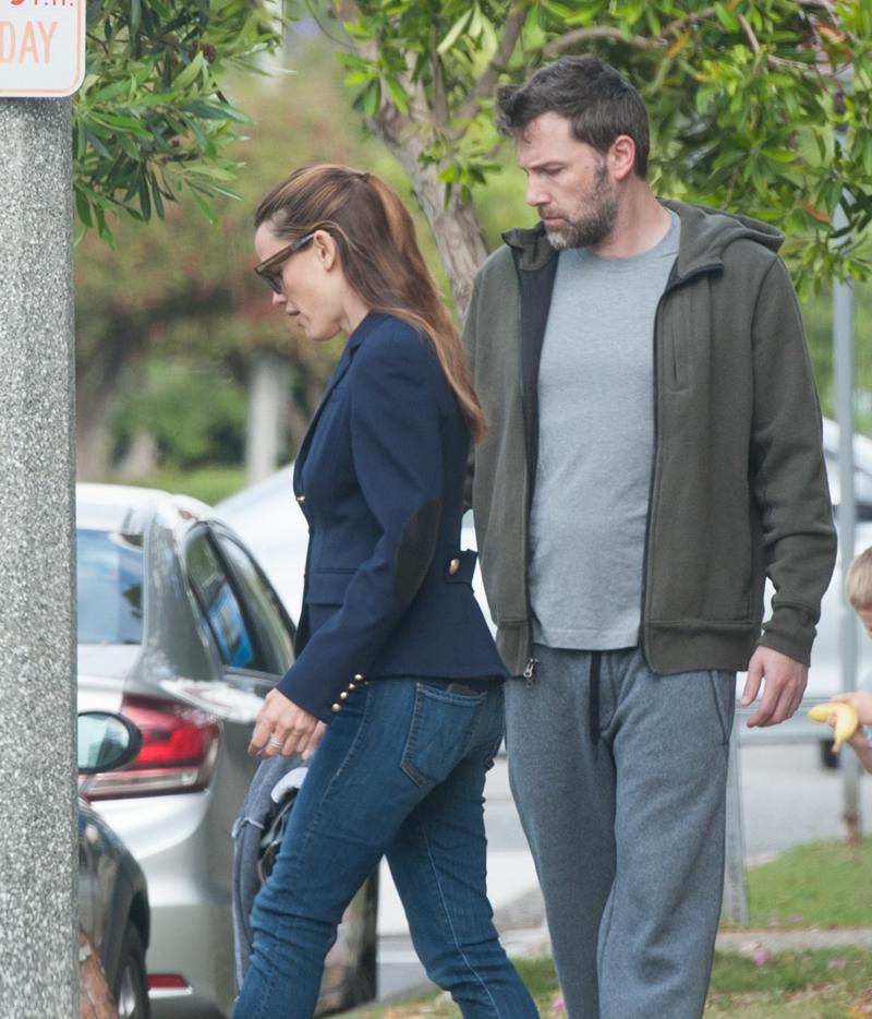 EXCLUSIVE: Ben Affleck and Jennifer Garner intimate talks