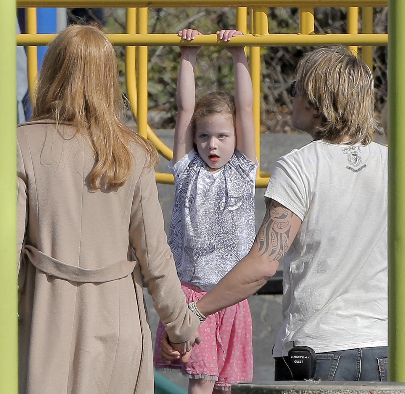 Exclusive&#8230; Nicole Kidman &amp; Keith Urban Take Their Girls To The Park