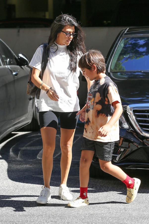 Kourtney Kardashian takes Mason to his weekly art class