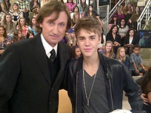 2011__02__Justin_Bieber_Wayne_Gretzky_Feb23news 300×225.jpg