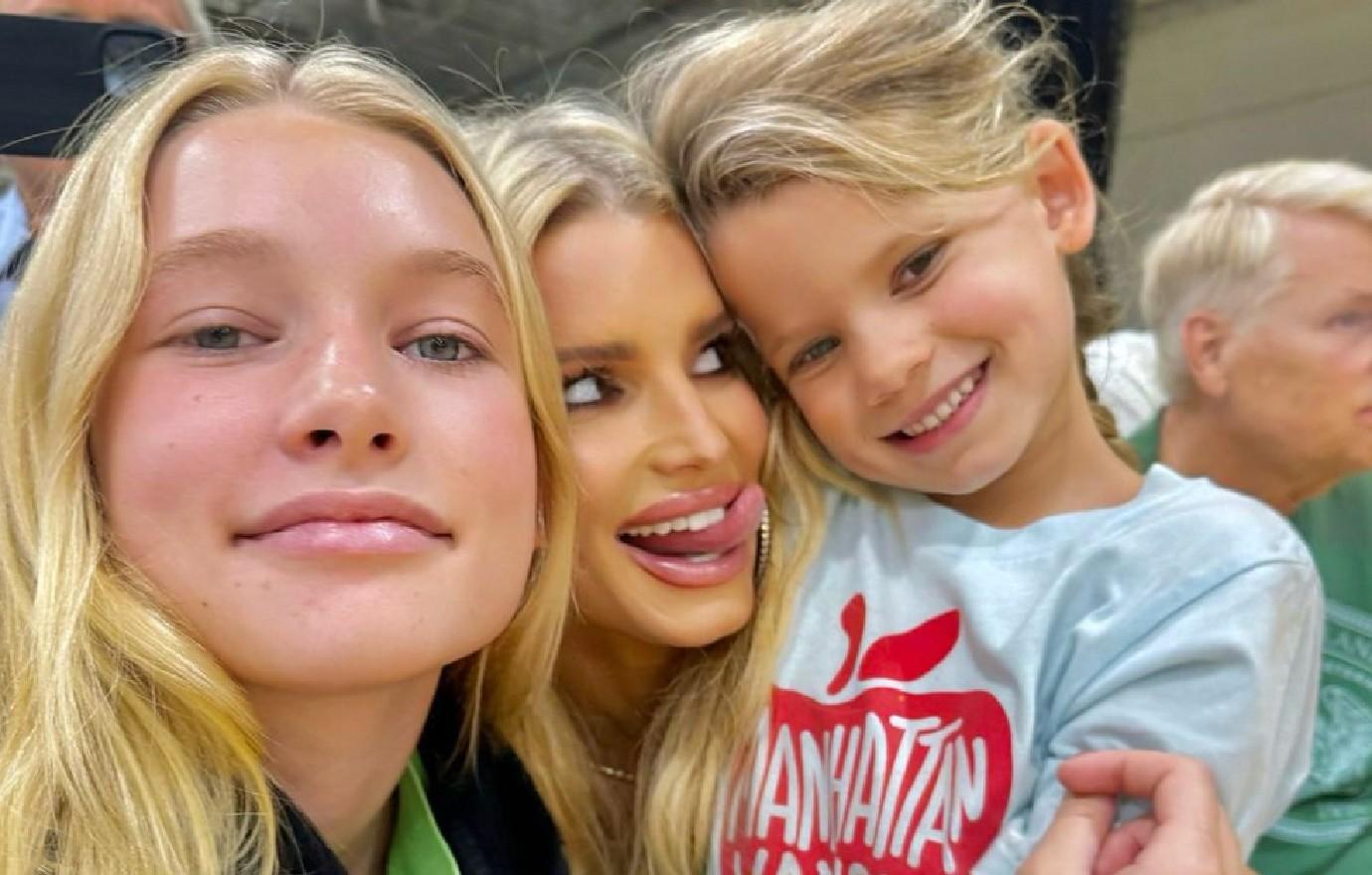 jessica simpson makeup free selfie look alike daughter birdie photo