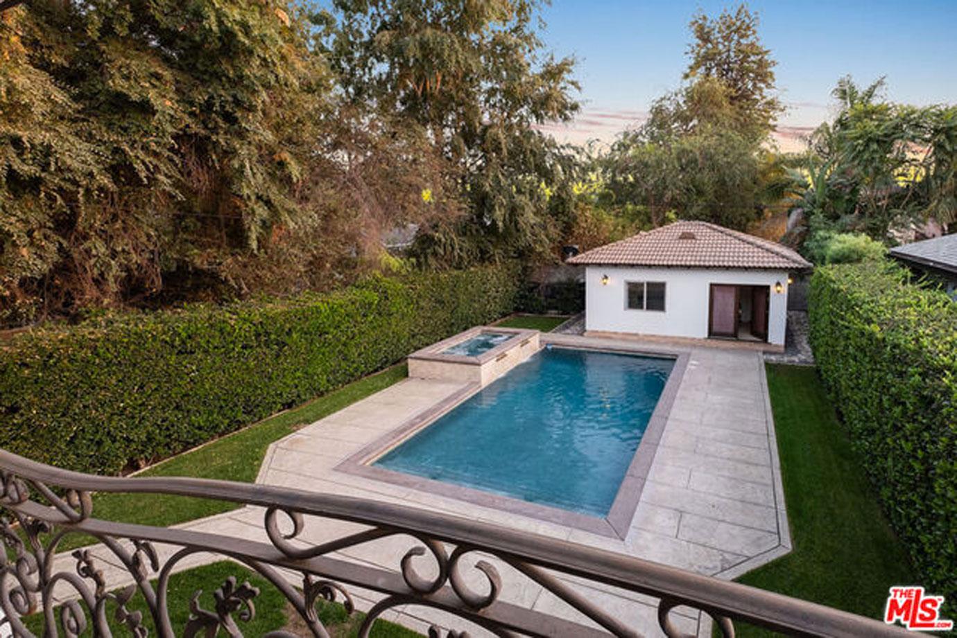 Raven-Symoné Pearman Lists Home Sherman Oaks