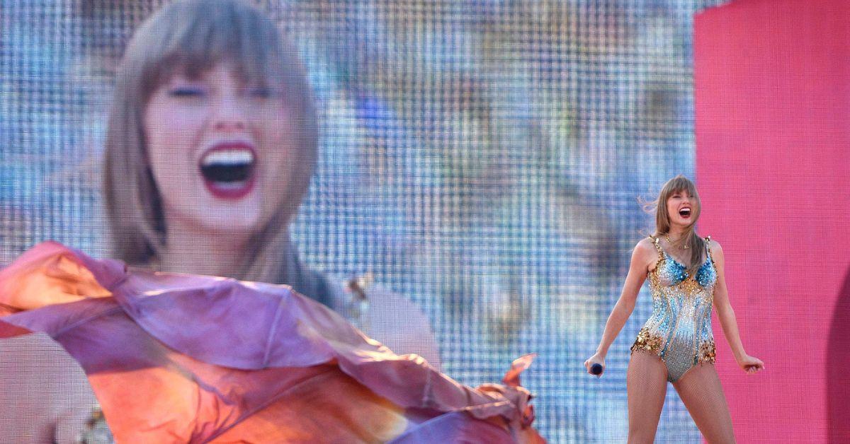 image of Taylor Swift rewarded her touring crew with generous bonuses and handwritten thank-you notes after the Eras Tour.