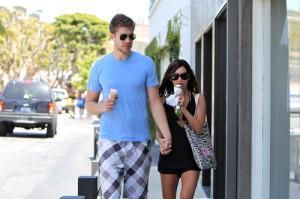 2010__05__Ashley_Tisdale_May3_02 300×199.jpg