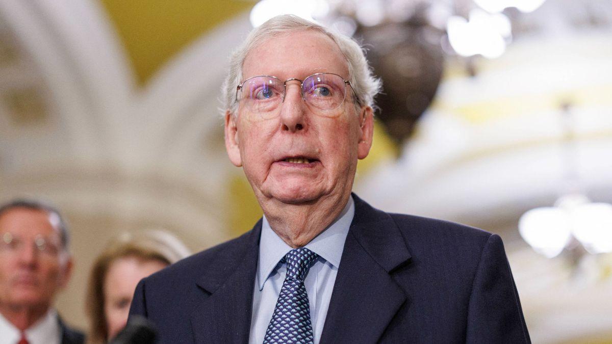 does mitch mcconnell have wife family life