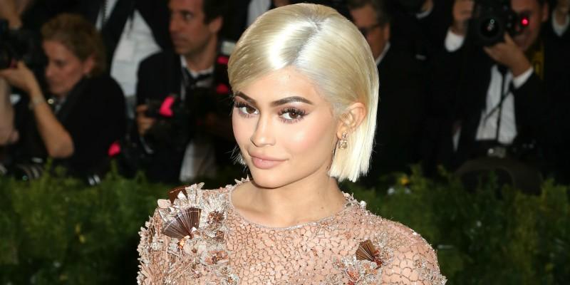 Kylie jenner snapchat daughter stormi first photos