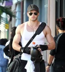 2010__11__FP_6051598_Lutz_Kellan_Boxing_FP7_111210 227×300.jpg