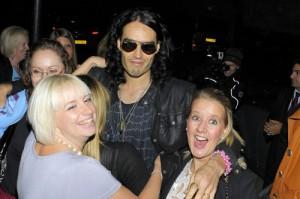 2010__10__Russell_Brand_Oct1_01 300×199.jpg