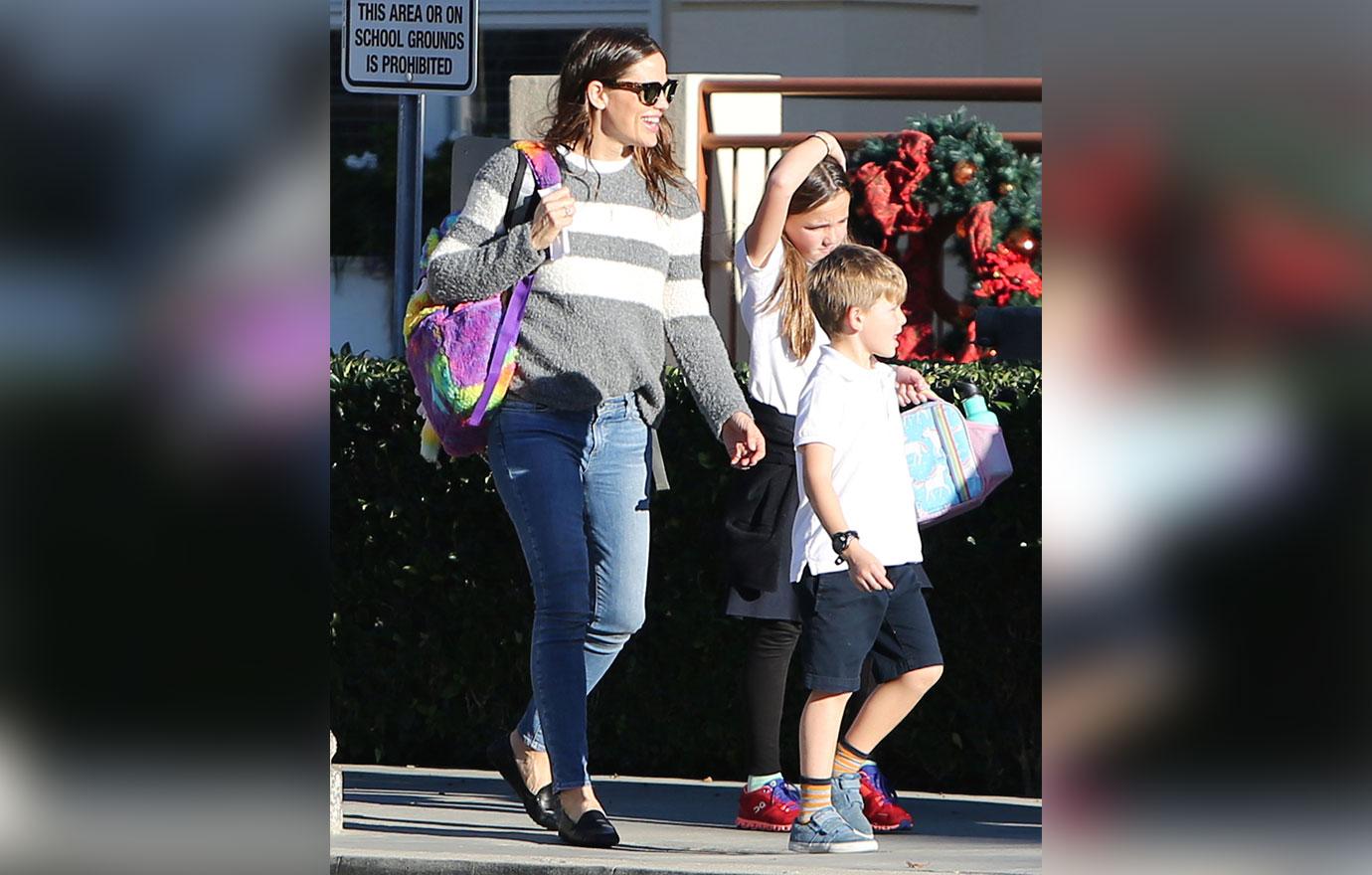 Jennifer Garner out with her kids in Santa Monica