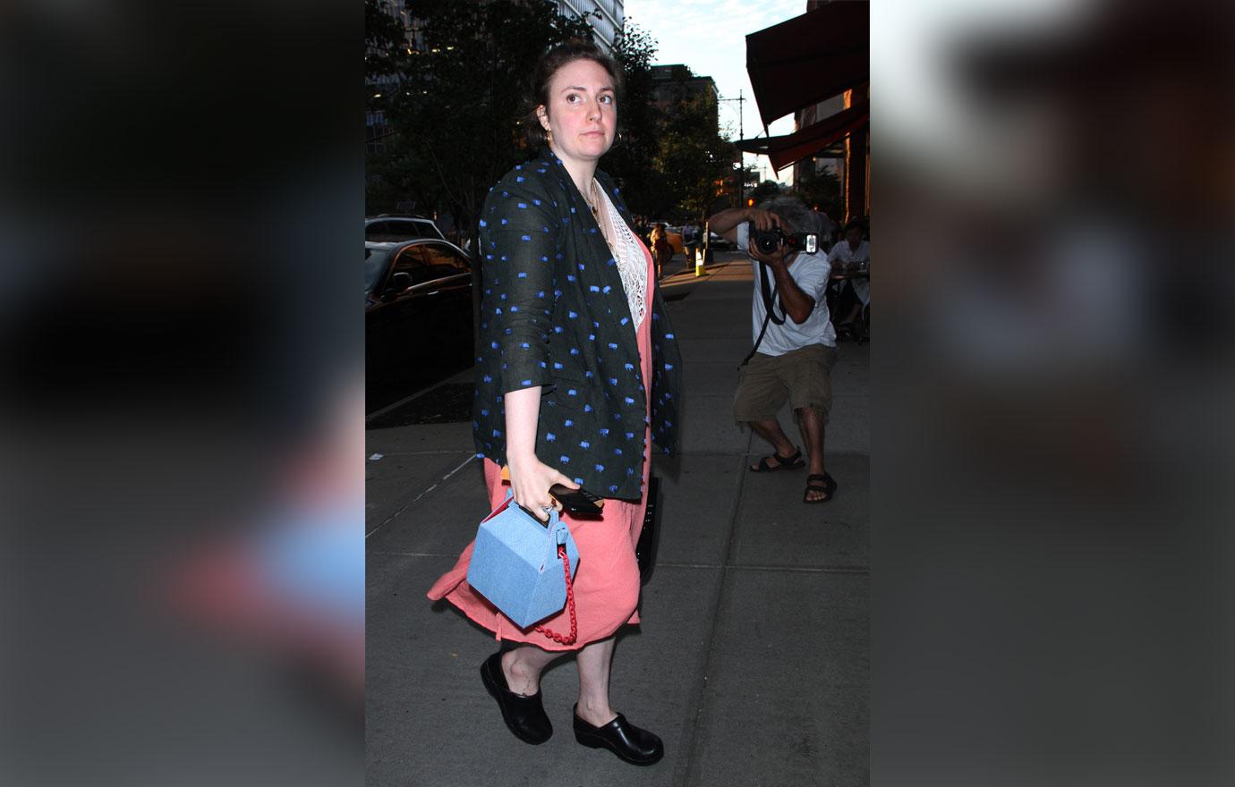 Lena Dunham in pink skirt