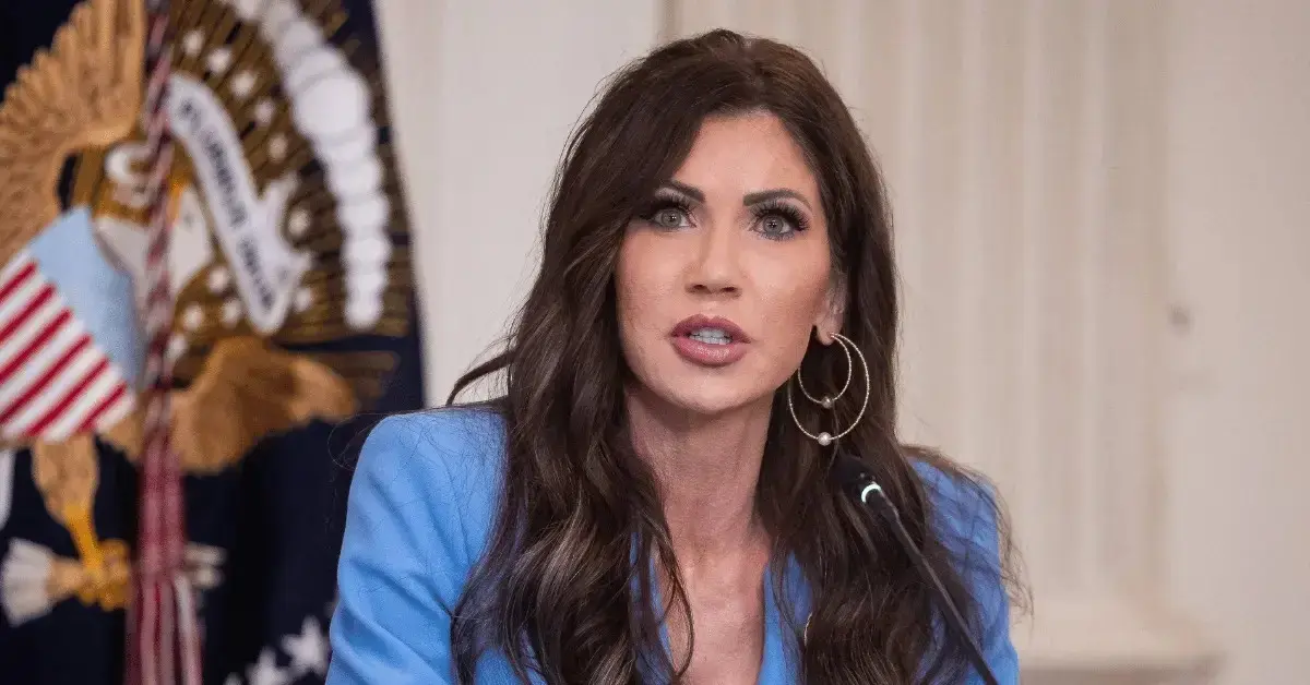 image of The pair allegedly traveled together via government jet. 