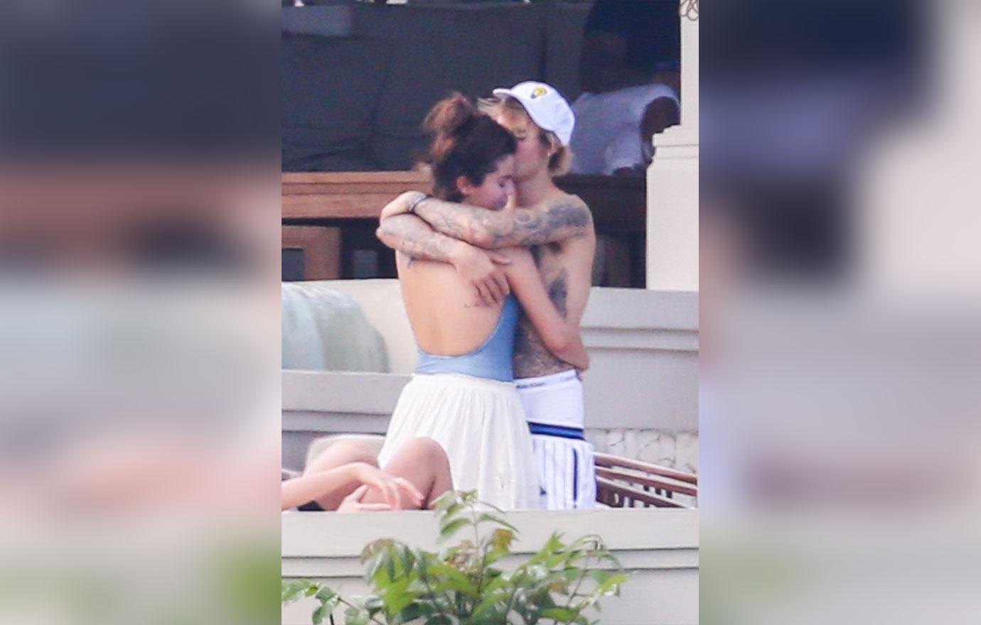 *PREMIUM EXCLUSIVE* Justin Bieber and Selena Gomez cozy up to each other while in Jamaica