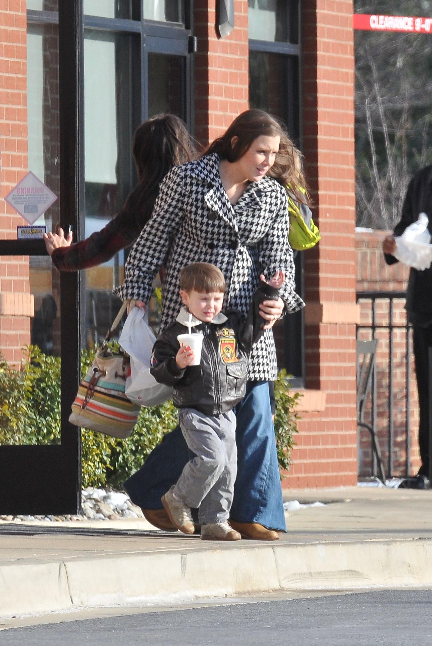 EXCLUSIVE: Pregnant Anna Duggar grabs lunch with her kids on a cold day in Maryland