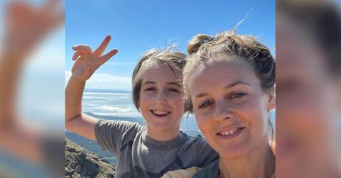 alicia silverstone backlash son bear sleep bed