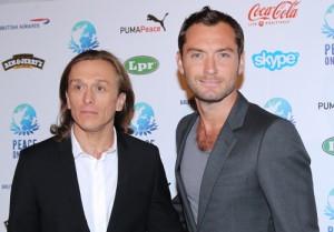 2010__09__jude_law_sept17_4670 300×209.jpg