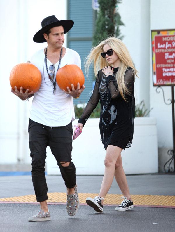 Avril lavigne ryan cabrera dating living together move 06