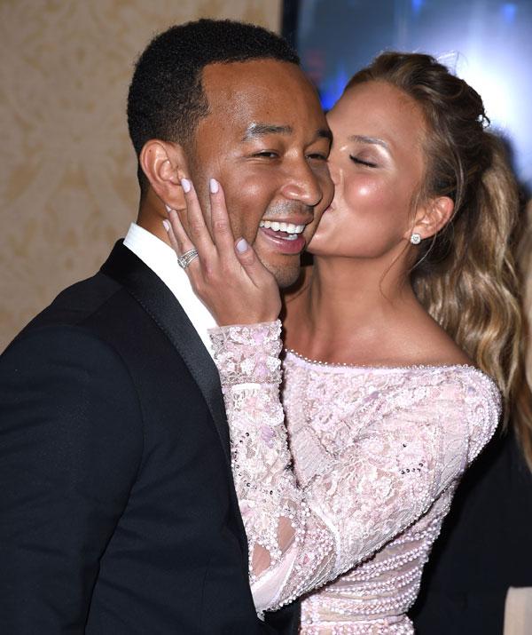 Chrissy tiegen john legend pregnant 01