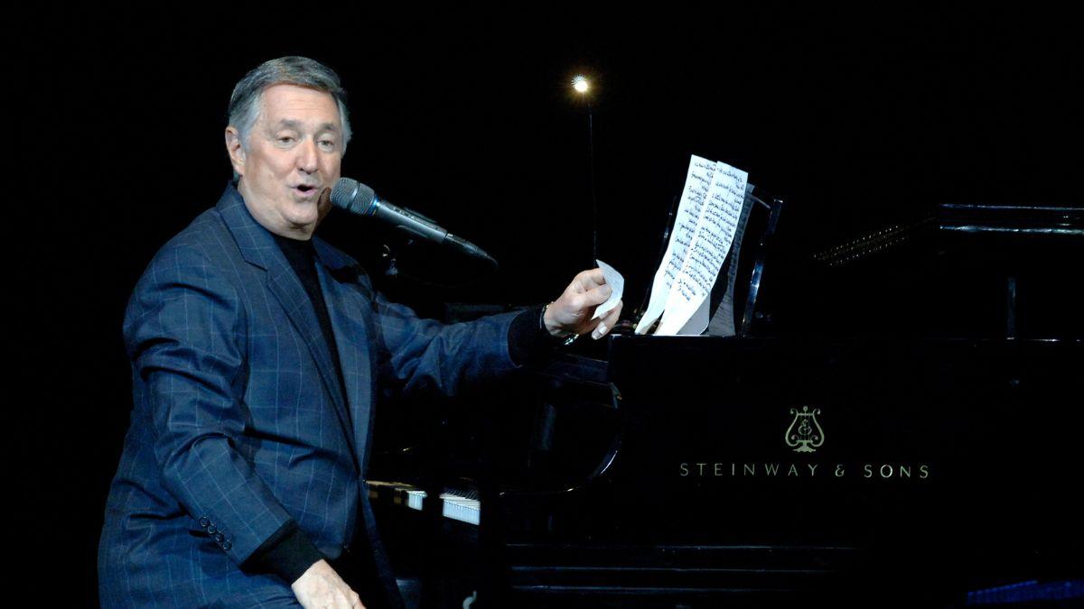 Image of Neil Sedaka scored a No. 1 hit with 'Breaking Up Is Hard to Do' in 1962.