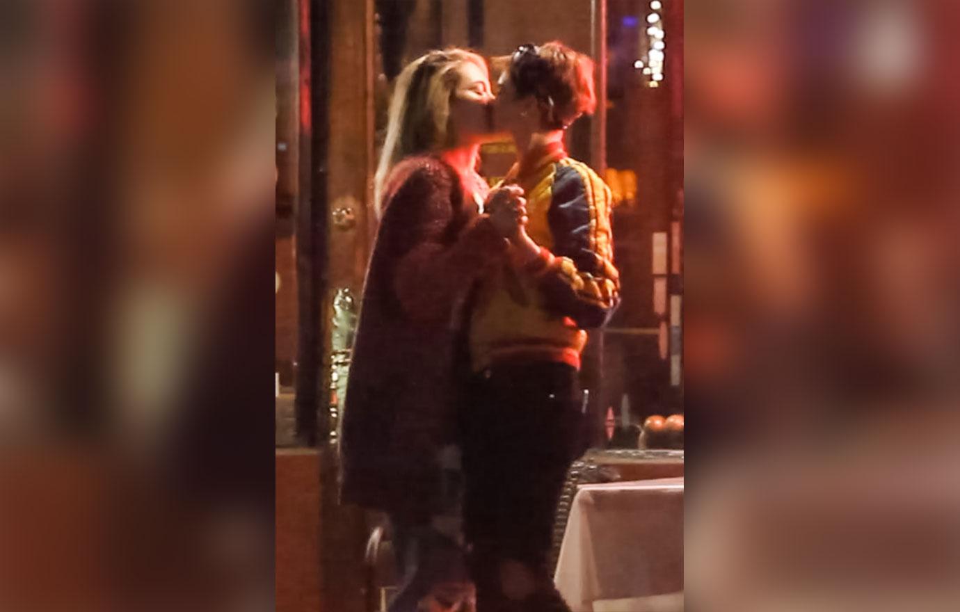 *PREMIUM EXCLUSIVE* Cara Delevingne and Paris Jackson share a Kiss as their Rumored Romance heats up