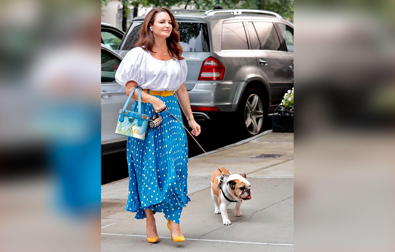 kristin davis blue polka dot skirt yellow pumps filming sex and the city