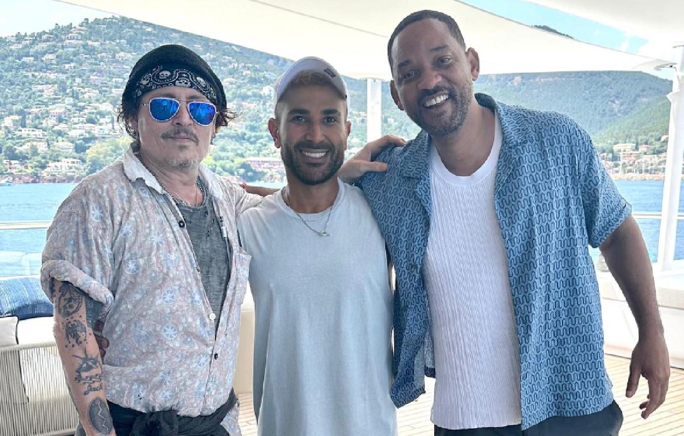 johnny depp will smith fans go crazy hanging out beach vacation