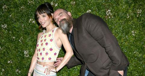 Photo of Lily Allen and David Harbour.