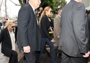 2010__10__lindsay_lohan_oct22_58 300×212.jpg