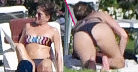 jennifer aniston baby bump bikini topless