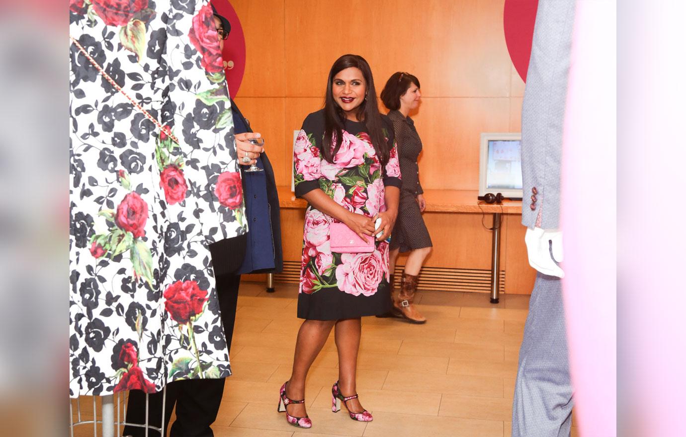 Mindy Kaling Pregnant Baby Bump Pics 05