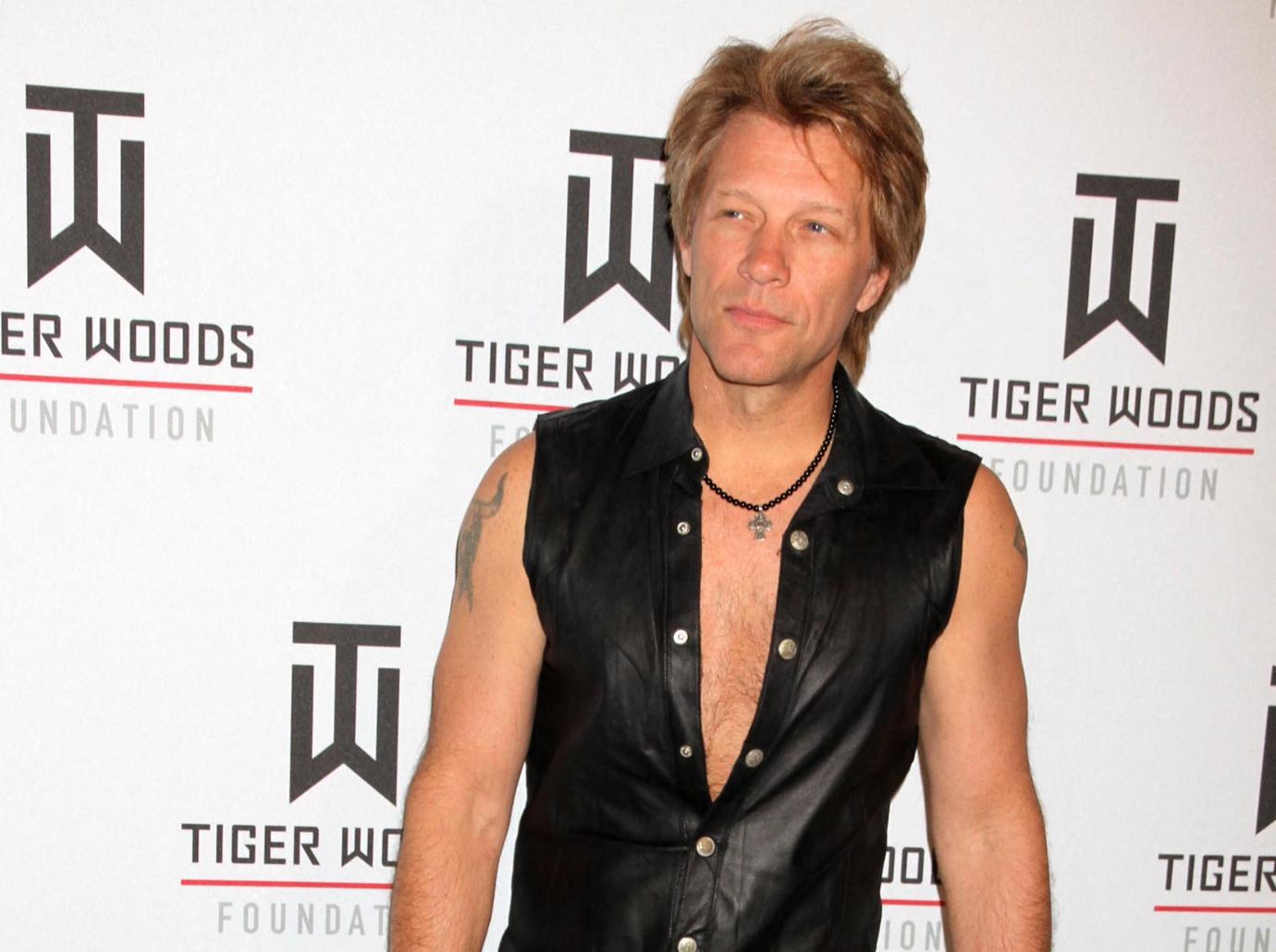 jon bon jovi convinces woman come down from bridge praised video