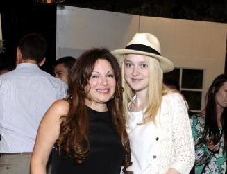 2011__04__Jessica PasterDakotaFanning 327×600.jpg