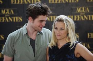 2011__05__reese_pattinson_may2_39 300&#215;199.jpg