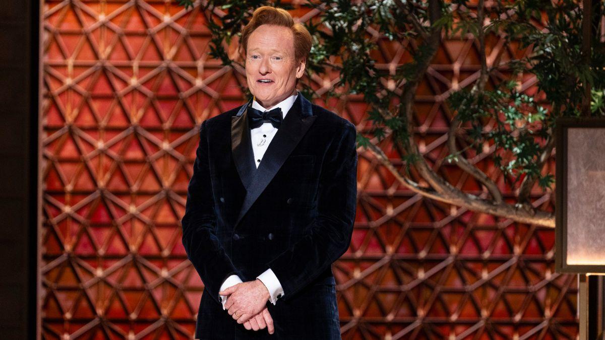 Photo of Conan O'Brien closed out the 2026 Oscars by declaring, 'We love you, Marty Short, goodnight.'