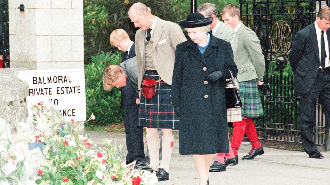 image of royal family