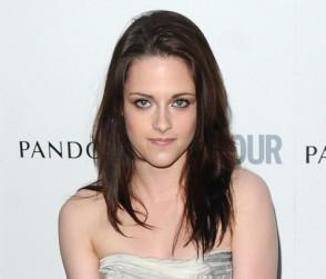 2011__06__Kristen_Stewart_June29news 294×300.jpg