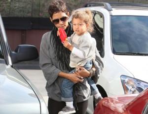 2010__11__28_Berry_Halle_111010a 300×230.jpg