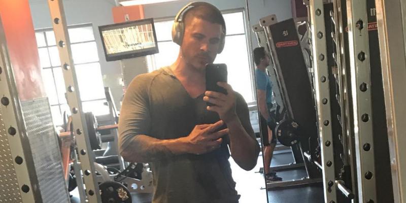 Jax poses for a gym selfie