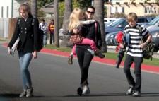 2010__03__Sandra_Bullock_March12_9 225×143.jpg