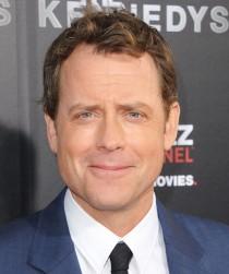 2011__06__okmagazine horoscopes gregkinnear 210×300.jpg