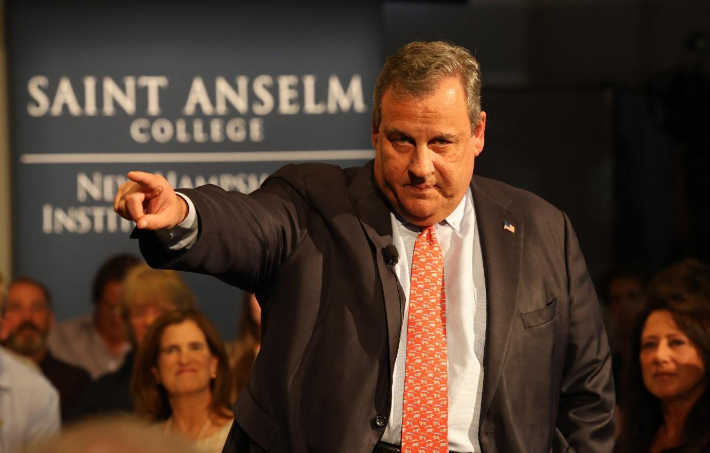 chris christie pointing mega