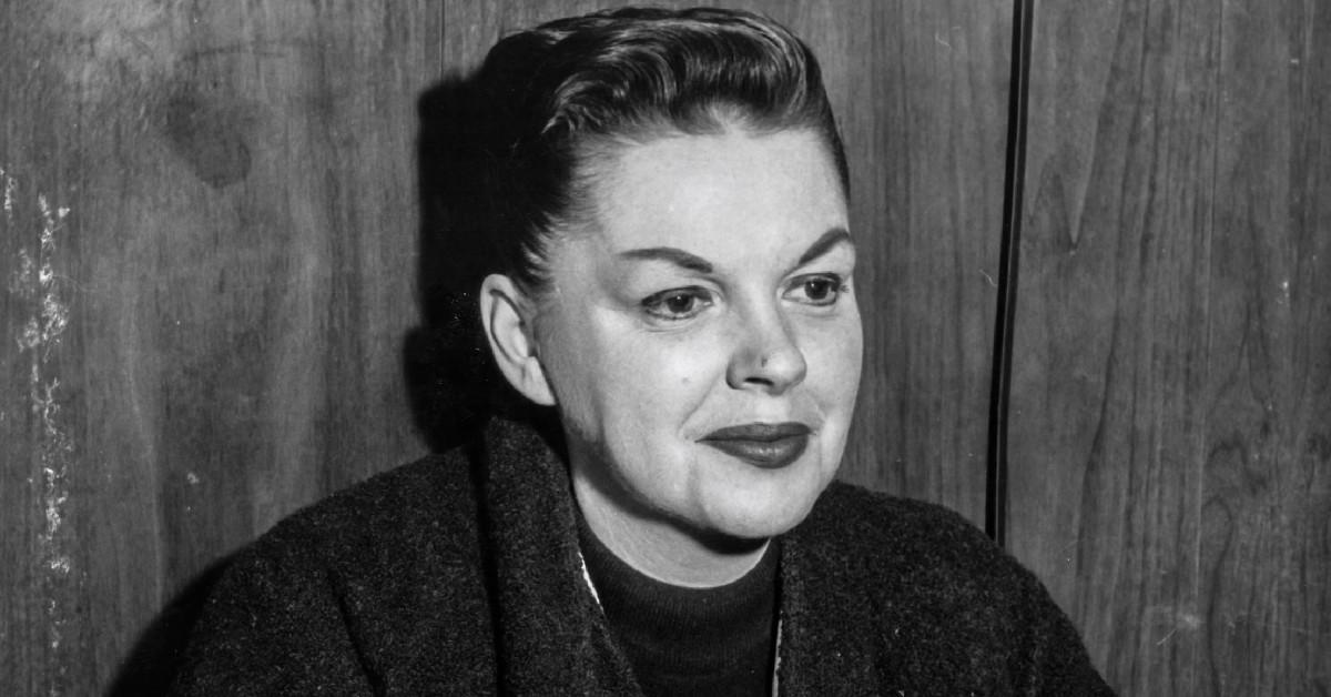 Judy Garland Struggled With Addiction To Alcohol & Prescription Drugs