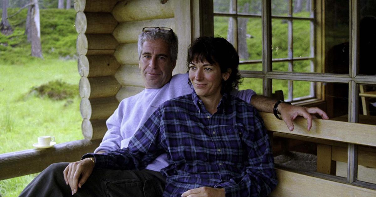 ghislaine maxwell insists dead jeffrey epstein pay legal fees pp