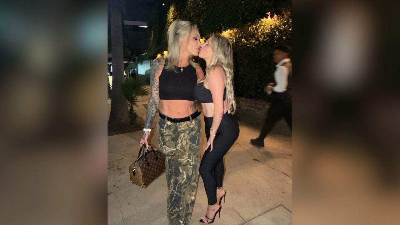 image of Bunnie Xo and Courtney Stodden shared a kiss during a recent girls’ night out.