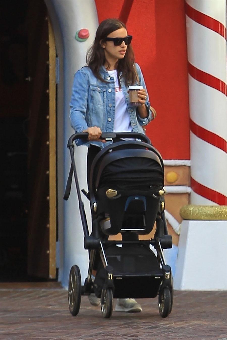 *EXCLUSIVE* Bradley Cooper and Irina Shayk take their daughter to see Santa Claus **WEB MUST CALL FOR PRICING**