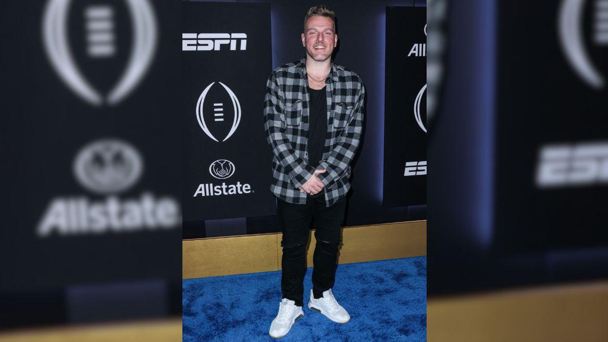 Image of Pat McAfee said everything about Taylor Swift and Travis Kelce's wedding is in his memories.