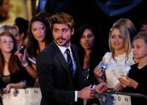 2010__09__Zac_Efron_Sept17_76 300&#215;214.jpg