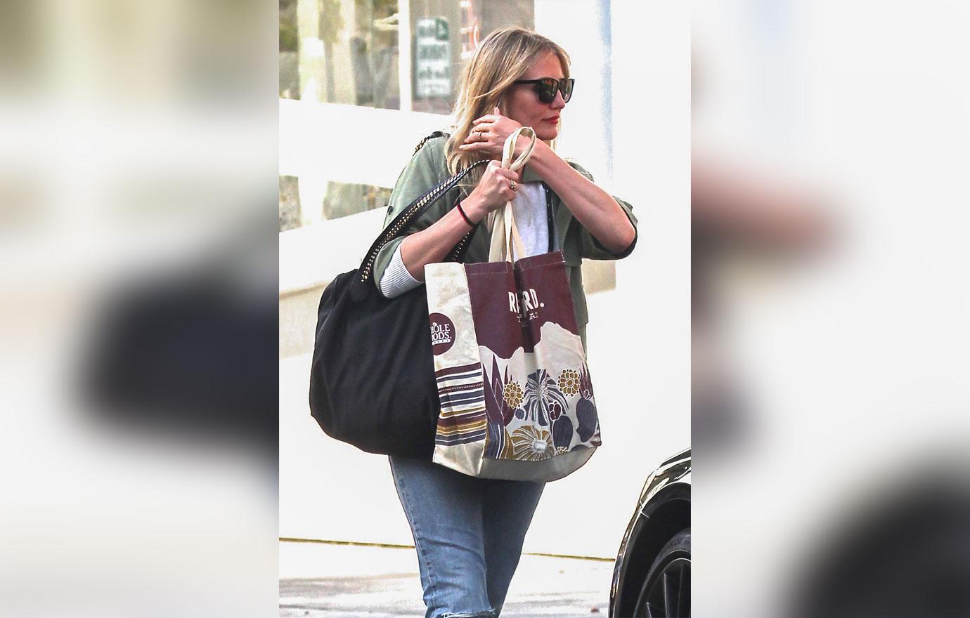 A camera shy Cameron Diaz heads out after a salon visit