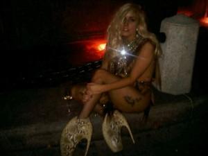 2010__09__Lady_Gaga_Sept30 300×225.jpg