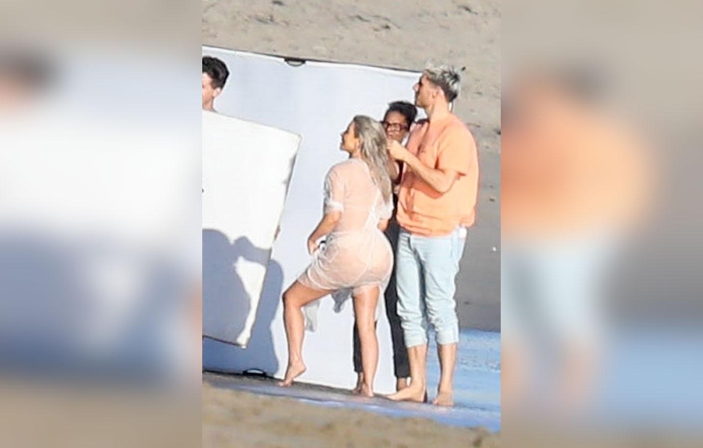 *PREMIUM EXCLUSIVE* Kim Kardashian looks amazing during a photoshoot in Malibu